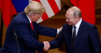 Сергій Марченко: Америка Трампа зацікавлена у великій війні в Європі Я дуже сподіваюся, що в Європі Мерца і Макрона це вже зрозуміли і будуть протидіяти. Бо шанси вижити у них будуть тільки коли ми будемо битися за них, а не проти них в складі російської армії