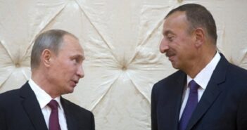 Алієв переможно попросив миру в Путіна: Як виглядає «війна проксі-2025» Ердоган заявив, що Алієв готовий до врегулювання стосунків з РФ. Ми ще не розуміємо, якою буде відповідь Путіна, але, чомусь, здається, він піде на примирення, якщо остаточно не здурів. Але це буде дуже гірке для нього примирення