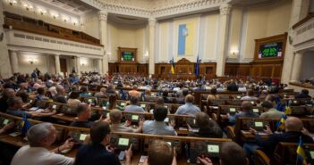 «Виправлення помилки»: Чому ніхто не забуде про скандал з НАБУ та САП Верховна Рада підтримала законопроект Володимира Зеленського, який повертає незалежність антикорупційним органам. Це «хепі-енд»? Ні, це навіть не кульмінація сюжету. Попереду – головна інтрига: як розвиватимуться справи Міндіча і Чернишова?