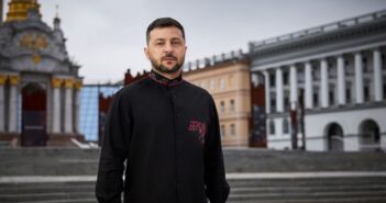 Зеленський звернувся до нації у День Незалежності. ВІДЕО Україна ніколи більше в історії не буде примушена до сорому, який "рускіє" називають "компромісом", запевнив президент