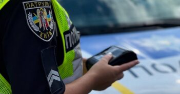 У Києві оштрафували вогневу групу, що їхала збивати «шахеди». ФОТО У поліції пояснили, що на момент складання адмінматеріалів повітряної тривоги у Києві та Київській області ще не було. Тобто військові прямували для виконання тільки майбутнього завдання