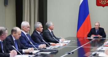 «Велике заcідання» радбезу РФ: Чотири основні сценарії Арсенал дій у Путіна дуже обмежений. Ядерки нема і не буде. Орєшнік явно не потребує засідання Ради безпеки. Які тоді можуть бути сценарії?
